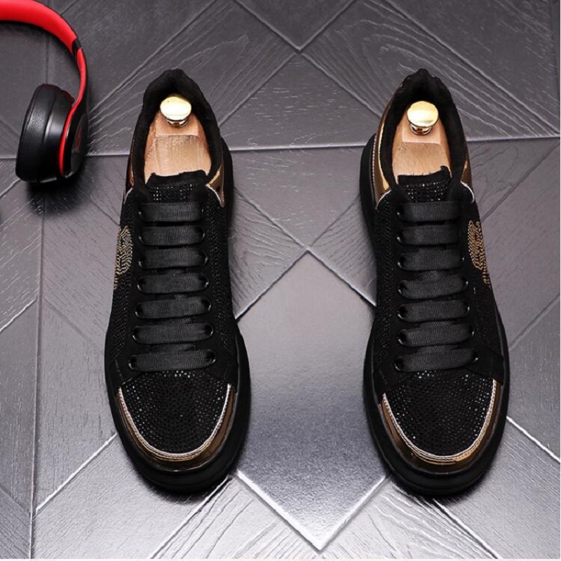 Yeni Moda Erkekler Lüks Tasarımcı Siyah Rhinestone Ayakkabı Nedensel Daireler Mokasenler Erkek Kalın Alt Rock Hip Hop Kristal Spor Keyarları D2B1