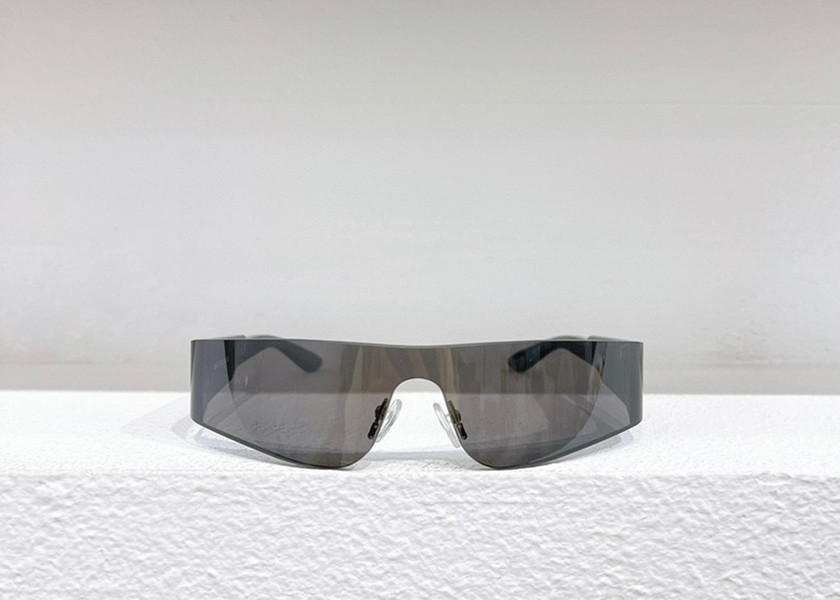 Solglasögon för män Kvinnor Summer 0041 Mask Olecranon Style Antiultraviolet Retro Plate Full Frame Fashion Gereglasses Random Box 008672397