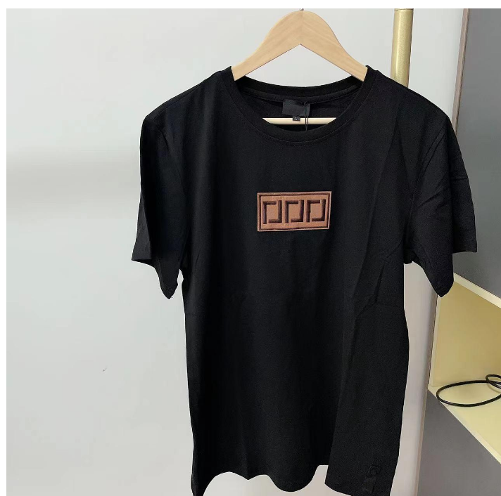 T-shirt de luxe Men des femmes Designer tshirts courts de mode d'￩t￩ casua avec lettres imprim￩es manches courtes top t-shirt de luxe T-shirt
