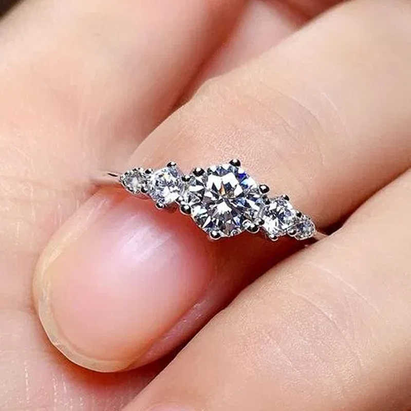 Solitaire Ring Ny Design Women Engagement Wedding Rings Shiny Crystal CZ Simple and Elegant Cessory High Quality Fashion Jewelry Y2302