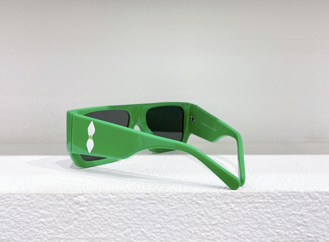 Lunettes de soleil de grandes verres surdimensionnées pour hommes Lentières en jaune noir.