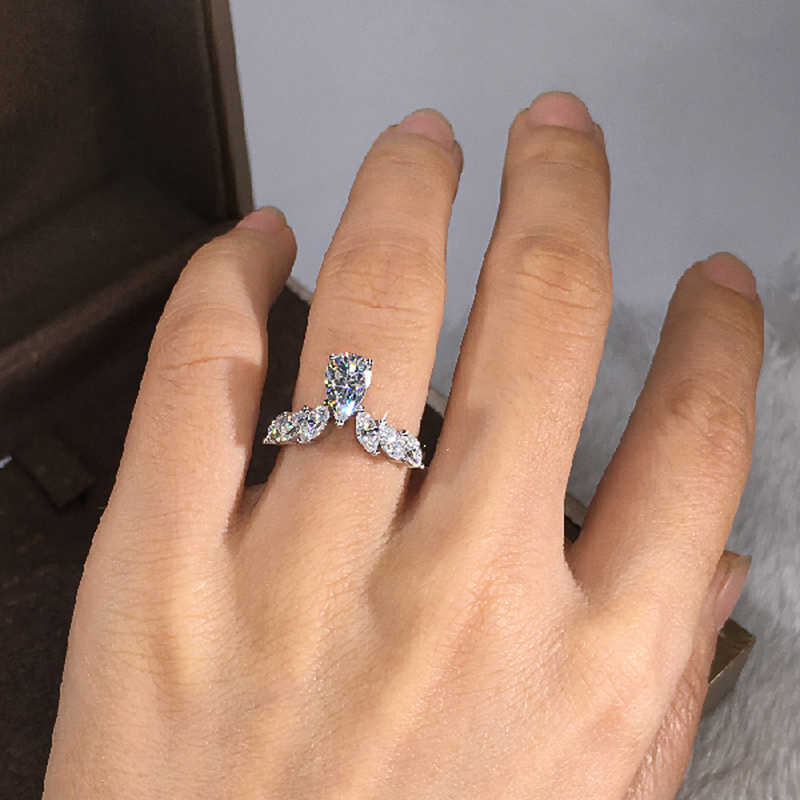 Solitaire Ring New Female Wedding S Moderna Design Cessory Fashion Jewelry Silver Color Women Engagement med Shiny CZ Stone Y2302