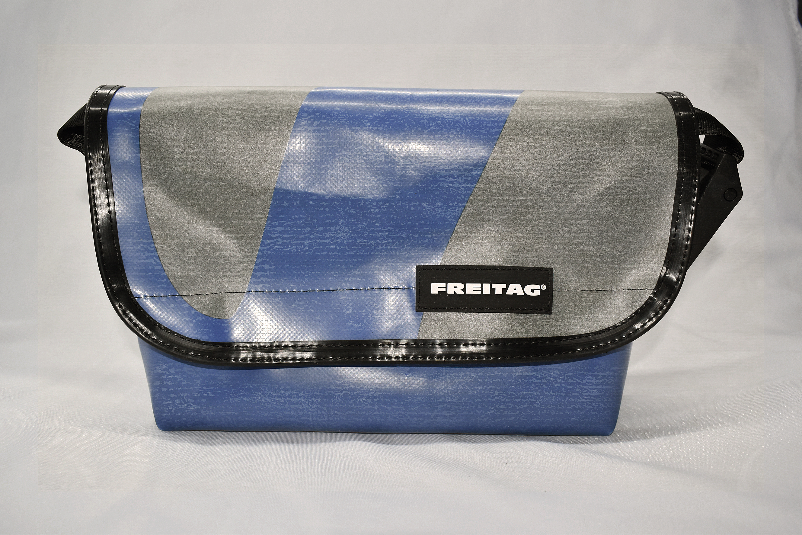 FREITAG Swiss Environmental Trend Pouch Leisure Fashion Men's And Women's One-Shoulder Outdoor Sports Bag Waterproof Tarpaulin M