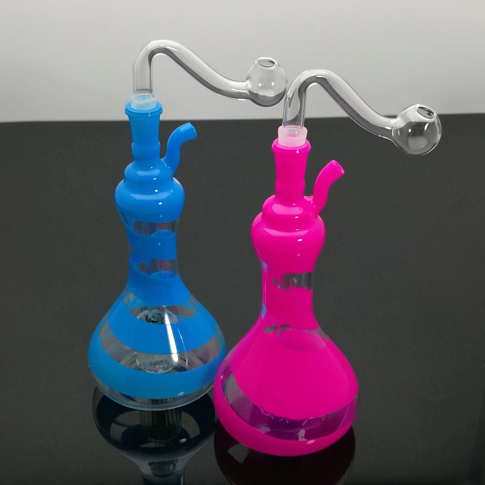 Wasserpfeife für Wasserpfeifen, bunt, klassische Bong, farbig gestreifte Vase aus Glas, Wasserflasche