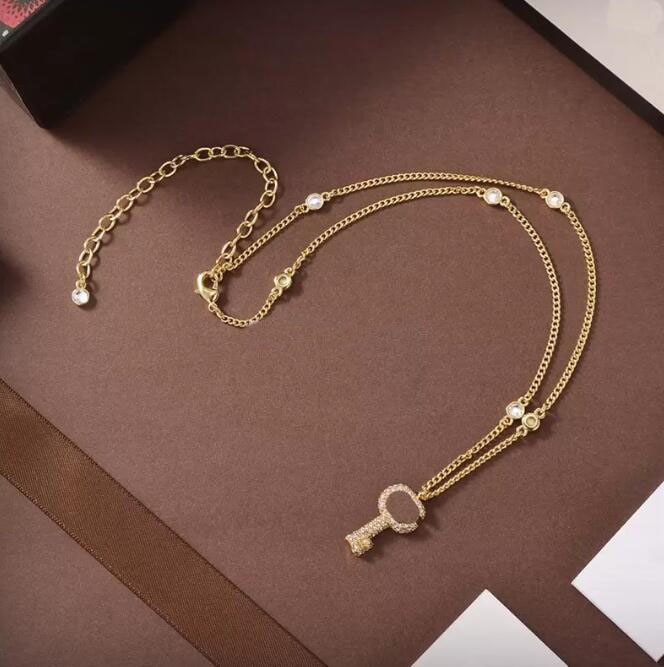 Fashion Vintage Key Pendant Necklace Designer Letter Chain Bracelets Jewelry Sets Women Classic Style Earrings Europe America Eardrop Gift Bijoux With Box