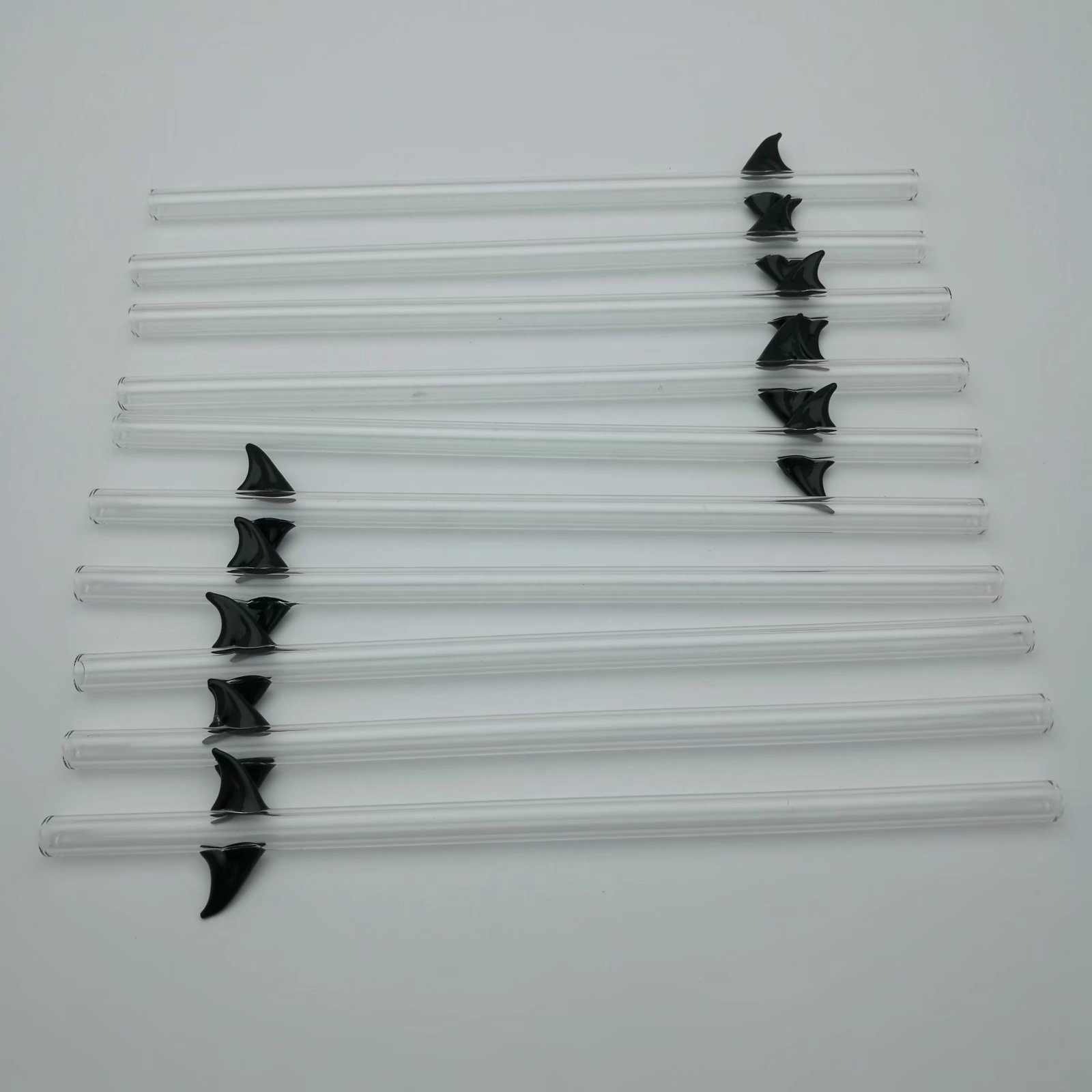 Szklane rury palenia produkuj ręcznie rozwinięte hook klasyczny czarna broda ze szklaną słomką