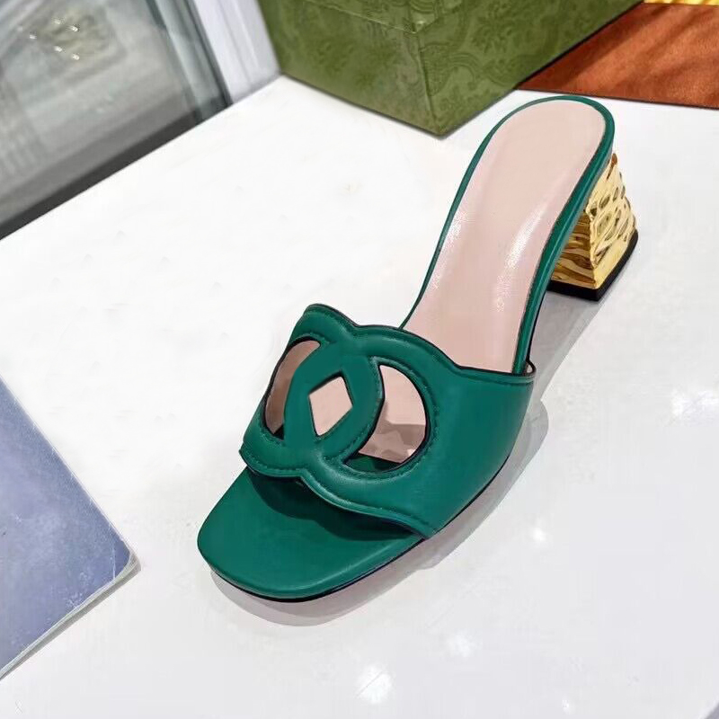 Kvinnliga strand tofflor designer sko mjuk kohud 100% läder tjocka klackar metallkvinna skor lata baotou sandaler diamanter pärla högklackade skor storlek 35-41-42 med låda