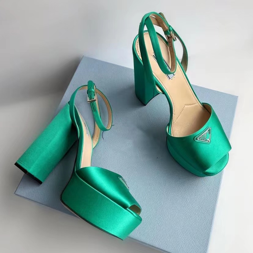 Lady Sandals luxe ontwerpers dames platform hakken kleding schoenen klassieke driehoek gesp gespierd enkelband 13 cm metalen knop met hoge hakken dames sandaal 34-42
