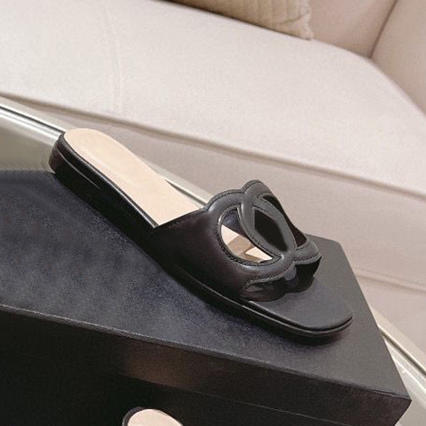 Kvinnliga strand tofflor designer sko mjuk kohud 100% läder tjock klackar metallkvinna skor lata baotou sandaler diamanter pärla högklackade skor storlek 35-41-42 med låda