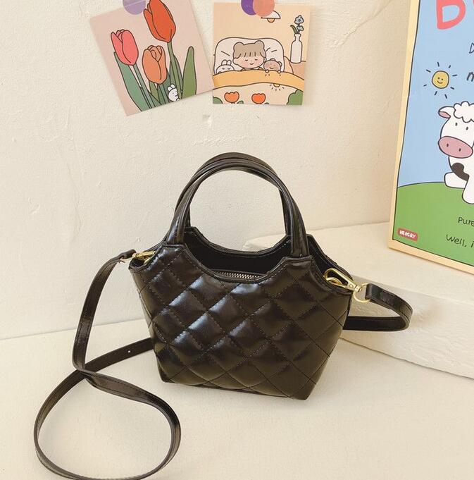 Kids letter PU Leather handbag 2023 designerssSingle-shoulder Bags children lattice princess crossbody bag factory supply