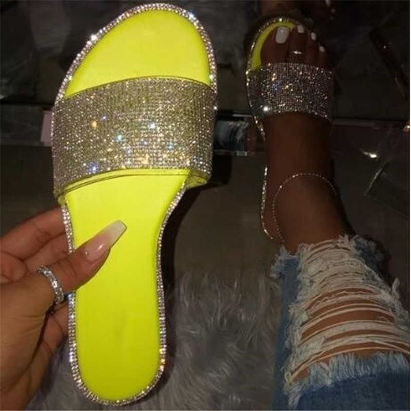 Tofflor Rhinestone New Women Fashion Wild Beach Flip Flops Bright Flat Bottom utomhus sandaler för skor Y2302