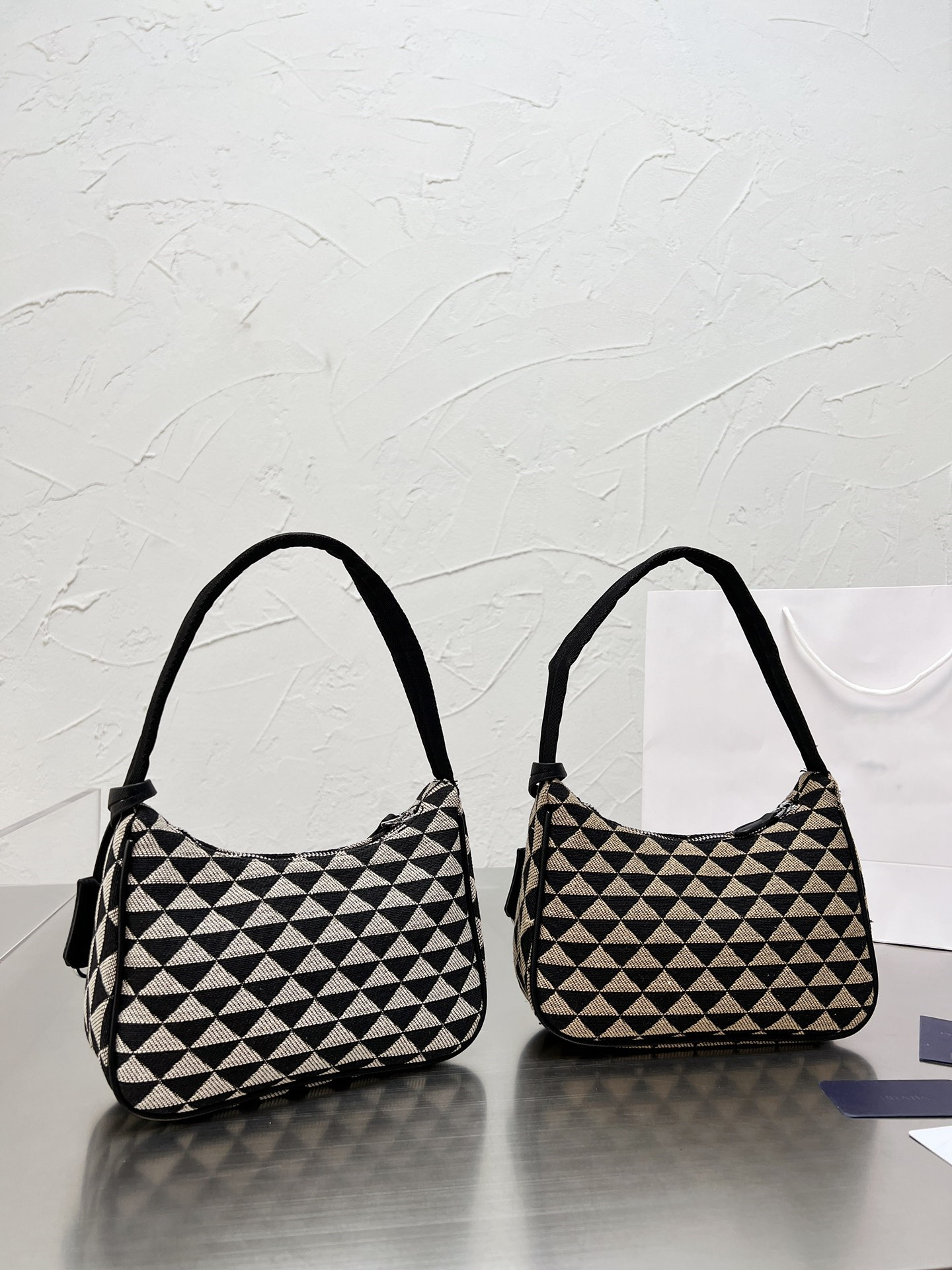 Hobo Summer Underarm Bag Fashion One Shaldleb Bag 2023 Zipper Purse Luxury Bag Women Handbag Brands Designer Bag 2色のスプライシング