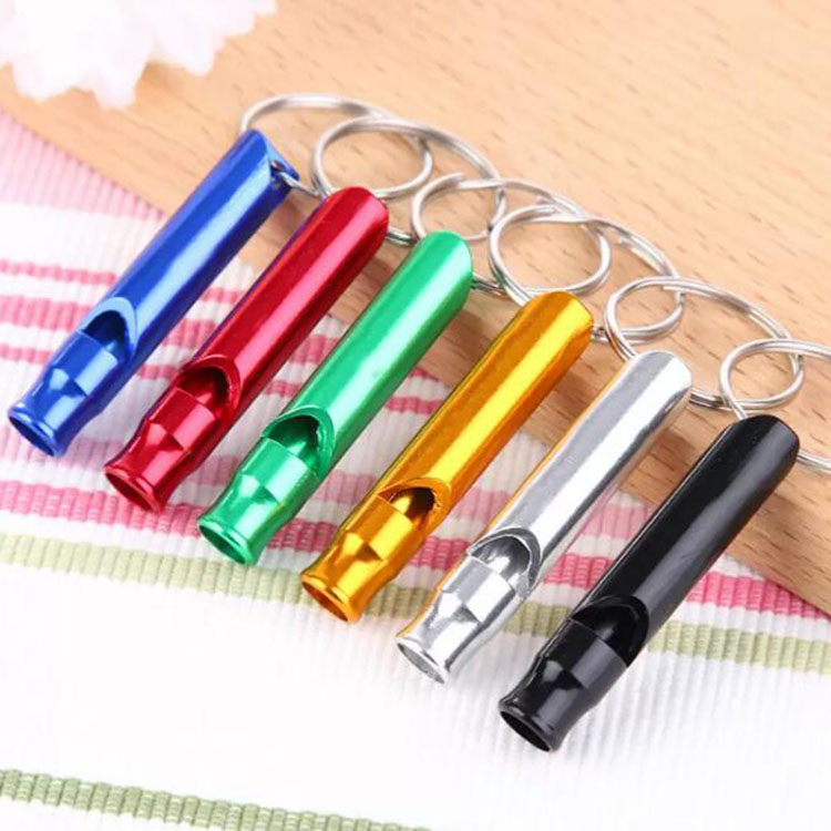 Porte-clés sifflet en alliage d'aluminium, couleurs bonbons, outil de camping portable en plein air, sac de voiture, accessoires de décoration, vente en gros