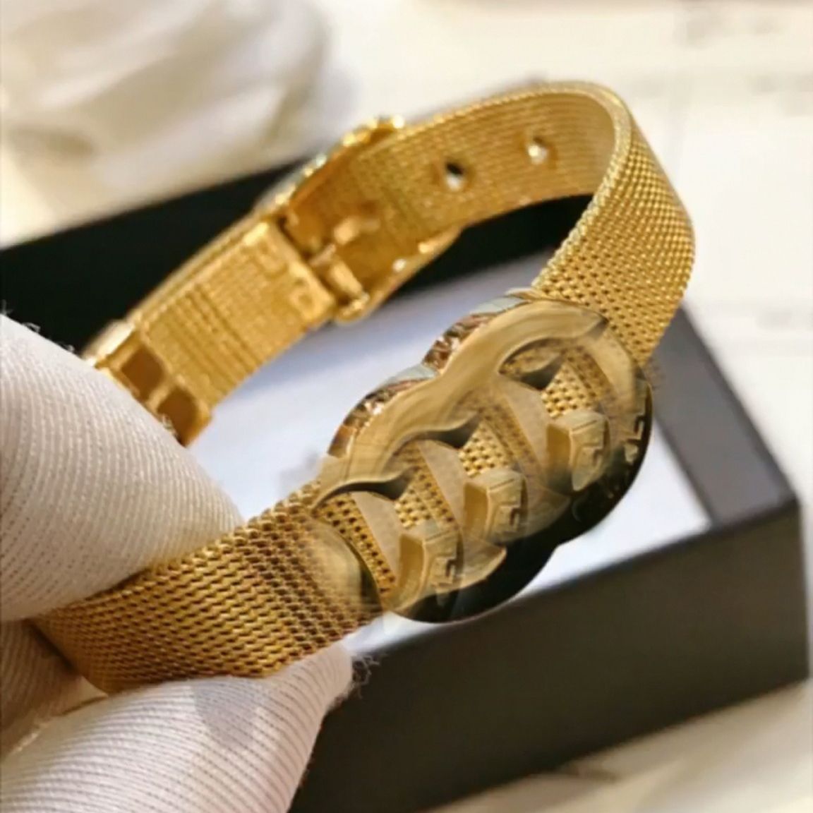 Hochwertige Charm-Armbänder aus 100 % Edelstahl für Herren und Damen. Designer-Armband mit extravagantem Marken-Doppelbuchstaben, vergoldet, Fashi197L