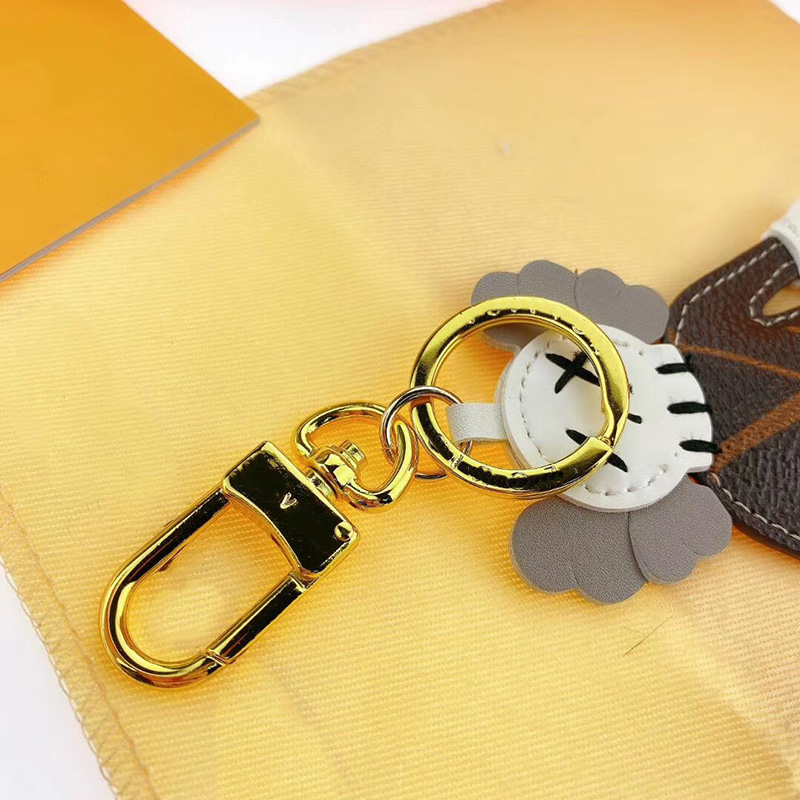 Designers Keychains Luxurys Keychain Leather Humanoid Design Fashion Casual Style Key chain Temperament Versatile Popular Hanging Bag Phone Case very good