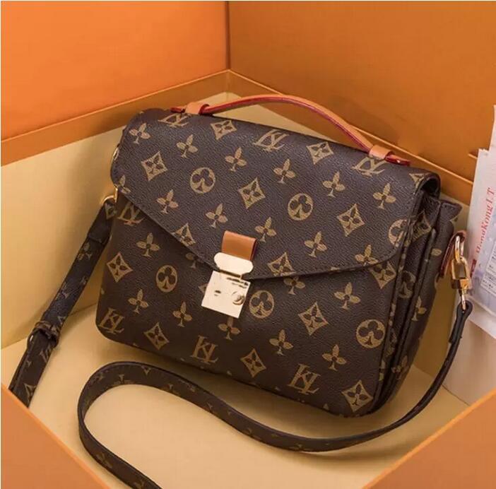 Femmes Designers de luxe Sacs Handbag Womens Handbags Hands Sac ￠ main Lady Messenger Sac d'￩paule Luxurys Crossbody Tote Wallet Bags 2023