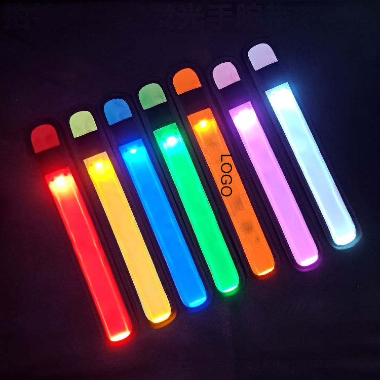 Braccialetto luminoso a LED Cinturino da polso bar feste Forniture atmosfera Braccialetti schiaffo a scatto