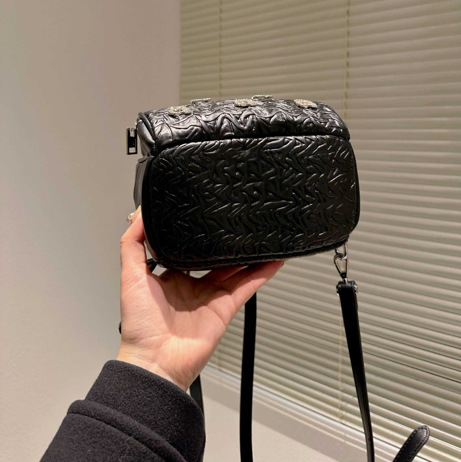 Ryggsäck Luxury Designer's Fashion Black High utseende och bokstäver En bling cool mångsidig kvinnors läderväska 230209