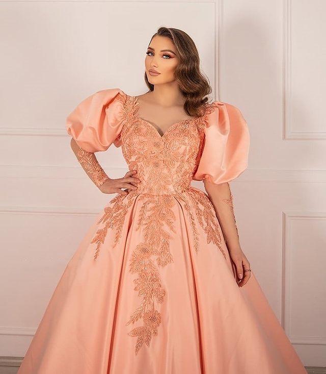 2023 suknia balowa sukienki Quinceanera sukienki ślubne wspaniałe brzoskwiniowe satynowe ukochane długie rękawy koronkowe aplikacje Słodka 16 sukienki Ruffle Siek