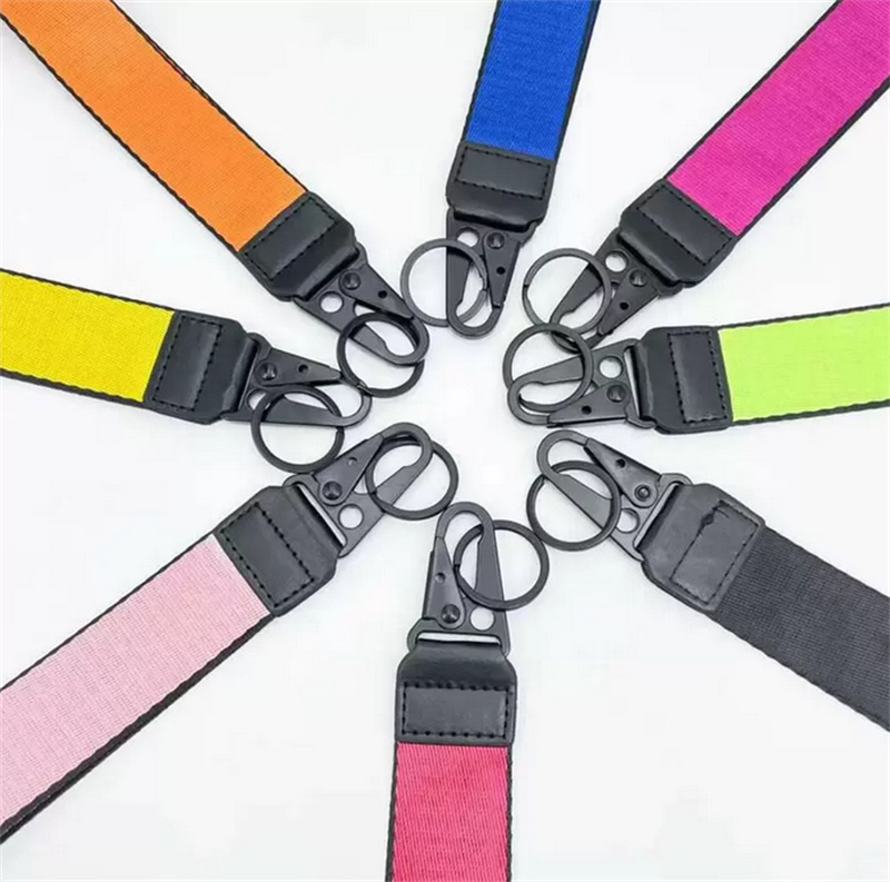 Lüks Anahtarlık Tasarımcı Oyma Logo Alaşım Toka Erkekler Ve Kadınlar Moda Dekorasyon Anahtarlık Cep Telefonu Çanta Asılı Toka Enfes ambalaj ile Araba Anahtarlıklar
