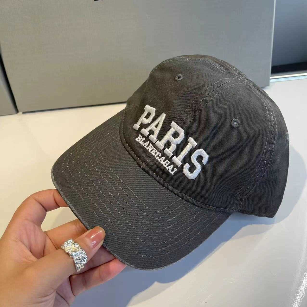 Ball Caps Paris Fashion Brand Casual Couple Baseball Cap Cotton Letter Embroidery Adjustable Street Hiphop Trend Men Women Peaked2705556