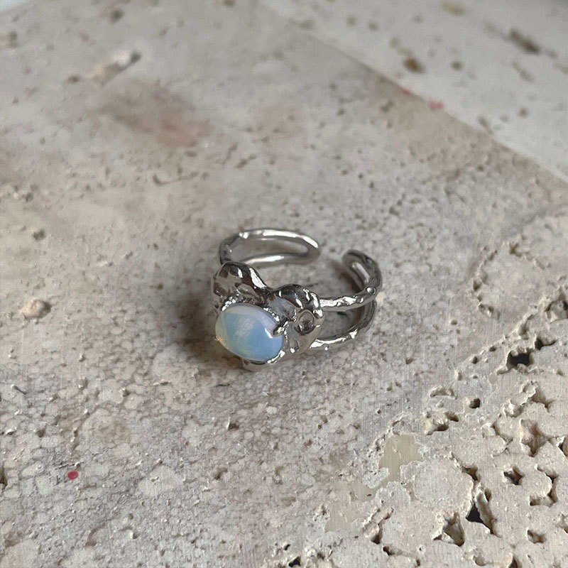 Солитарное кольцо кольцо серебристого цвета модный хрустальный камень в форме сердца с двумя панелями регулируемые женщины нерегулярные украшения для вечеринок на поверхности y2302