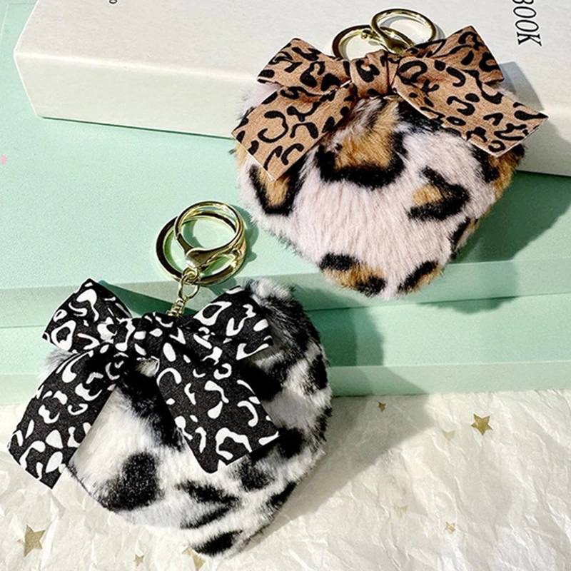 Nouveau coeur pompons porte-clés léopard porte-clés anneaux fausse fourrure de lapin en peluche ronde moelleux boule pendentifs voiture porte-clés breloque sac cadeau