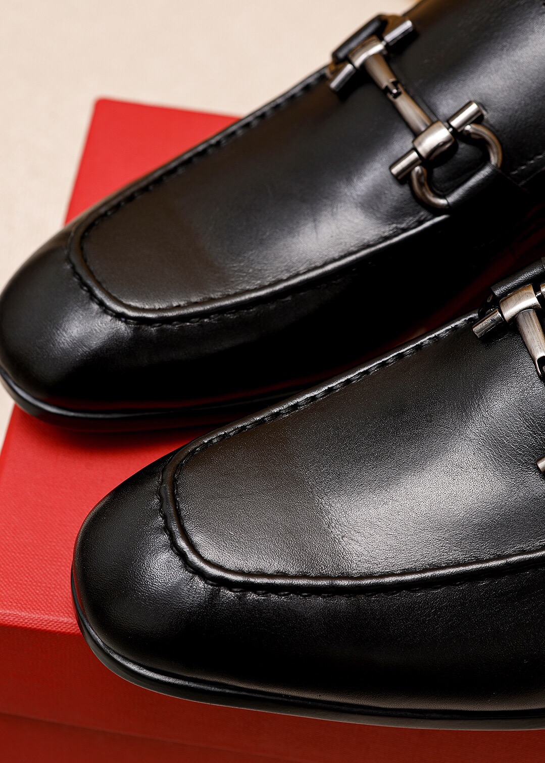 2023 رجل فستان أحذية جلد طبيعي Oxfords العلامة التجارية مصمم أحذية رجالي موضة أحذية البروغ عالية الجودة الأعمال الرسمي الشقق حجم 38-47