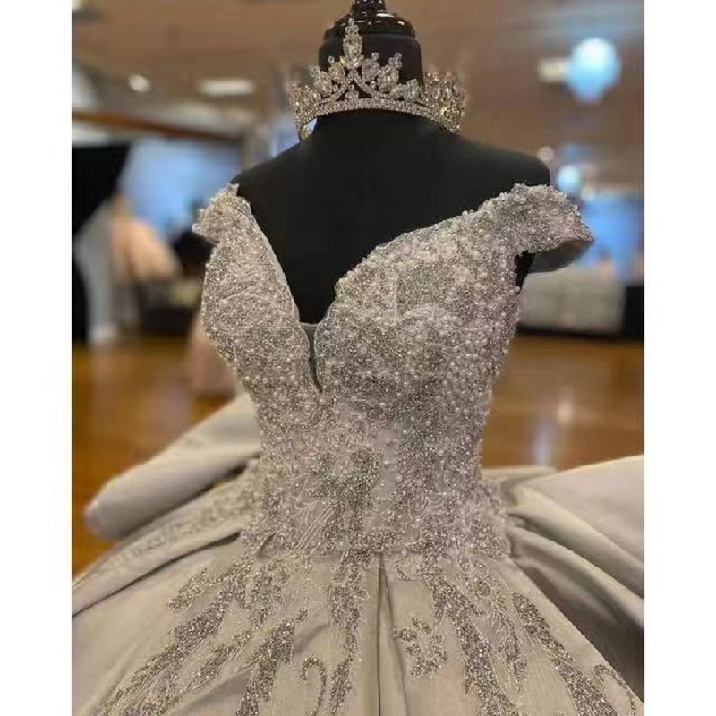 Silver Quinceanera Dresses Satin Beading Sequined Appliques Sweetheart Luxury Sweet Princess Ball Gown Vestidos De Fiesta