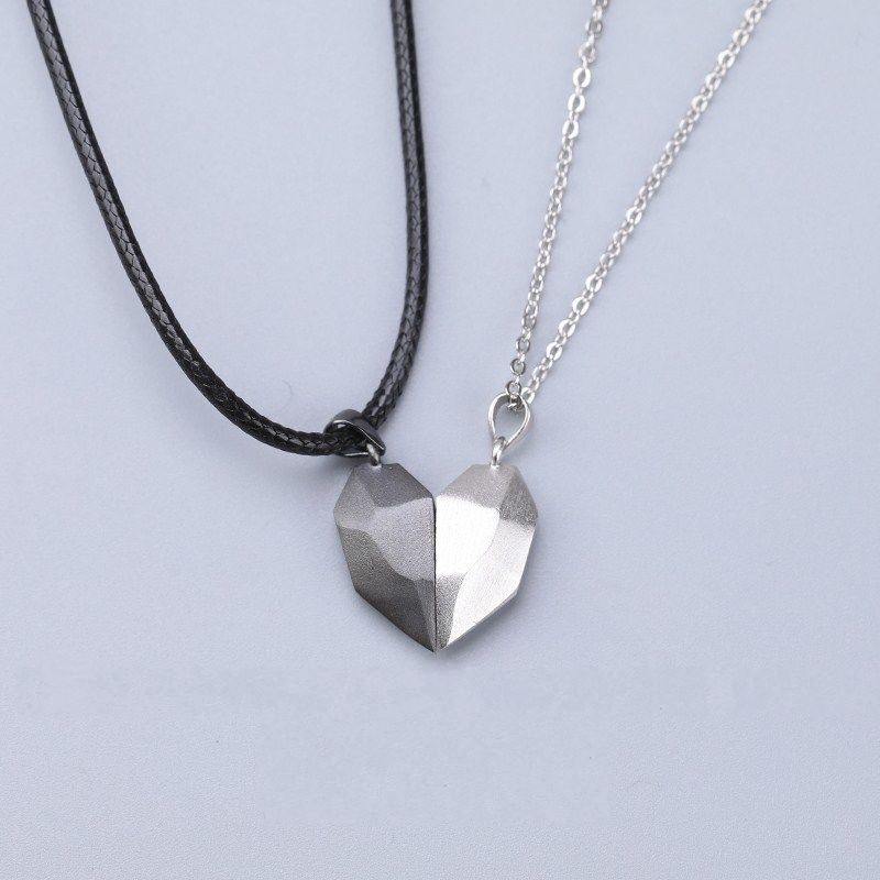 Collana di coppia magnetica di moda coreana gli amanti del pendente del cuore punk gotico Jewlry il regalo del partito delle donne degli uomini