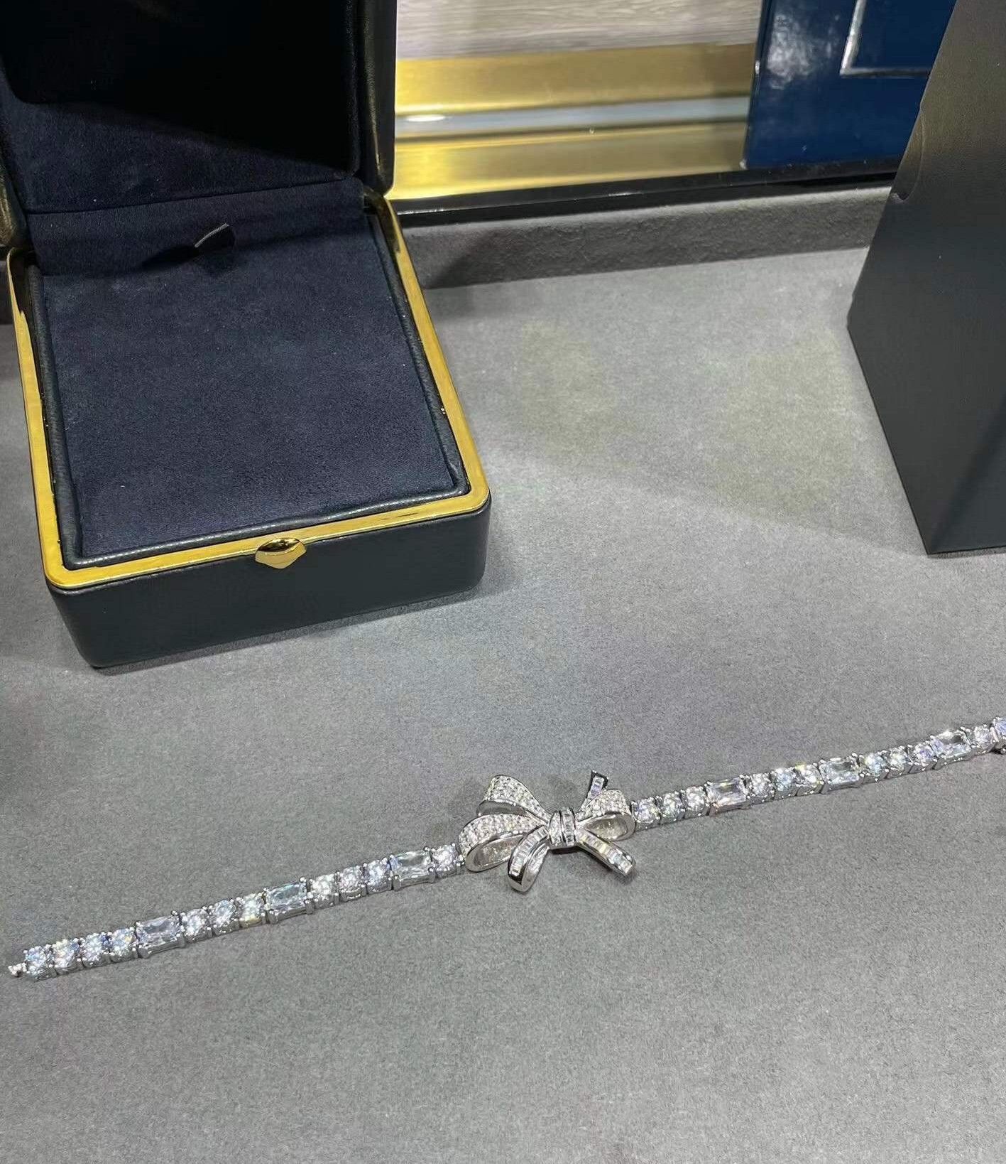 أنيقة سوار القوس الماس الجليدي الأنيق 925 ستيرلنج الفضة الزركون سلسلة المجوهرات الزفاف الكريستال القوس عقدة التنس