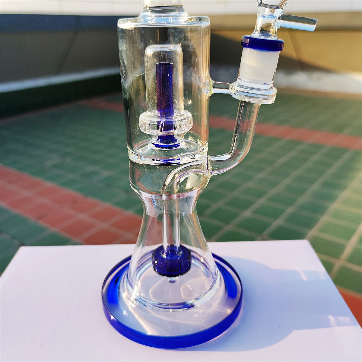 12 tums hård bong däck UFO Två filter Hookah Glass Beaker Bong Pipe Glass Vattenflaskor Rökningsflaskbubbler 14mm skål