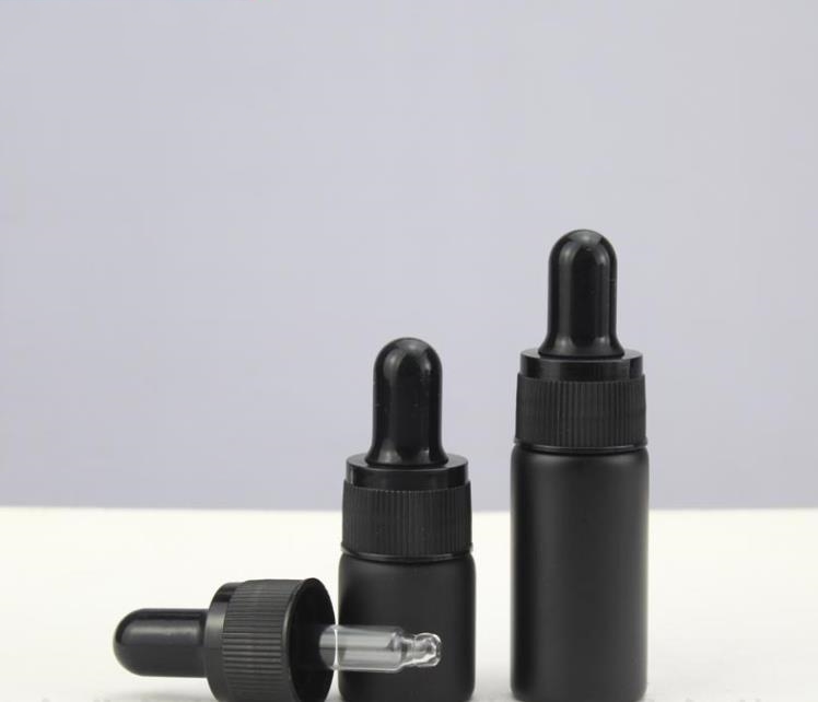 Groothandel 5 ml10 ml Mini -druppelaar fles Mat Black Wit Essentiële olievlies SN4801