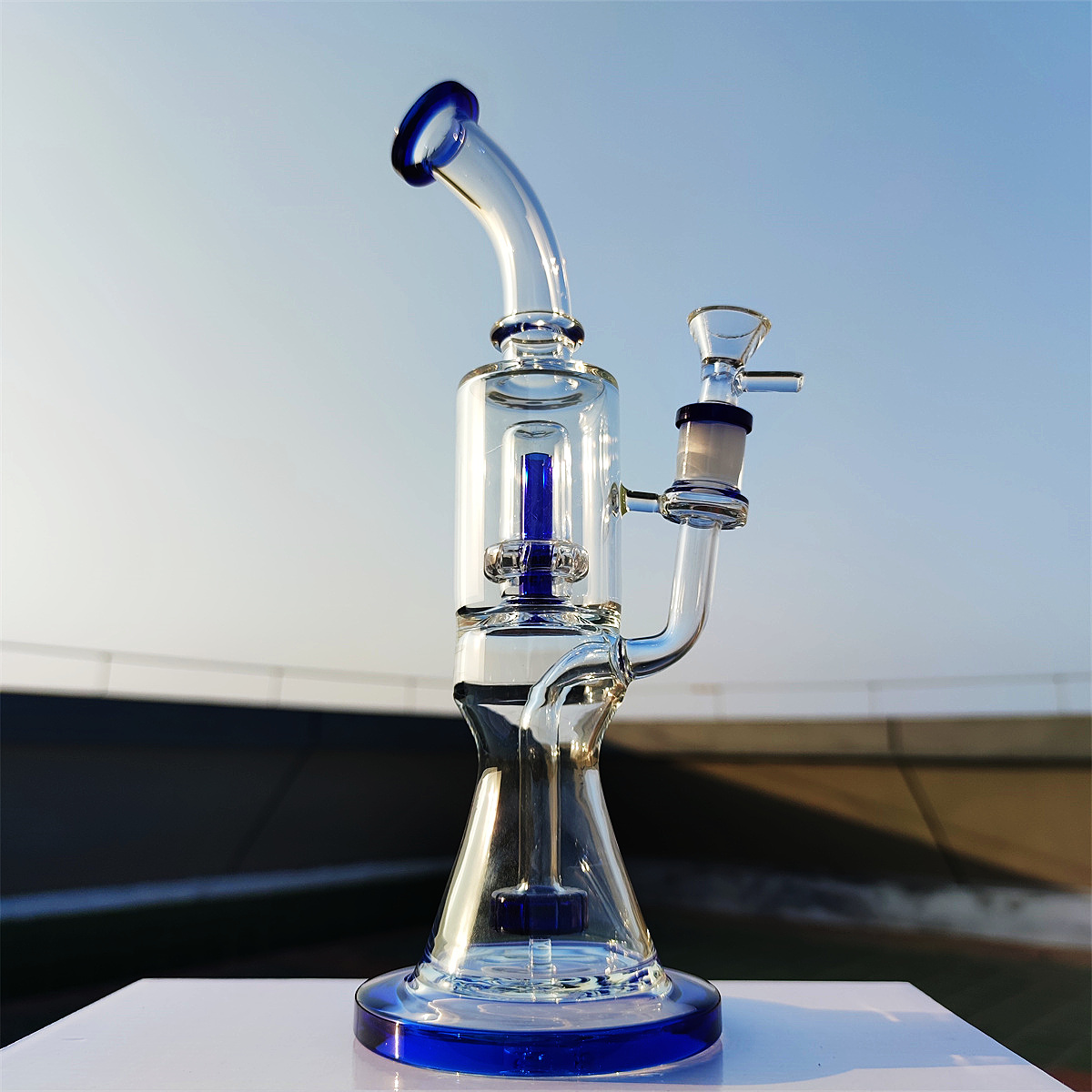 12 tums hård bong däck UFO Två filter Hookah Glass Beaker Bong Pipe Glass Vattenflaskor Rökningsflaskbubbler 14mm skål