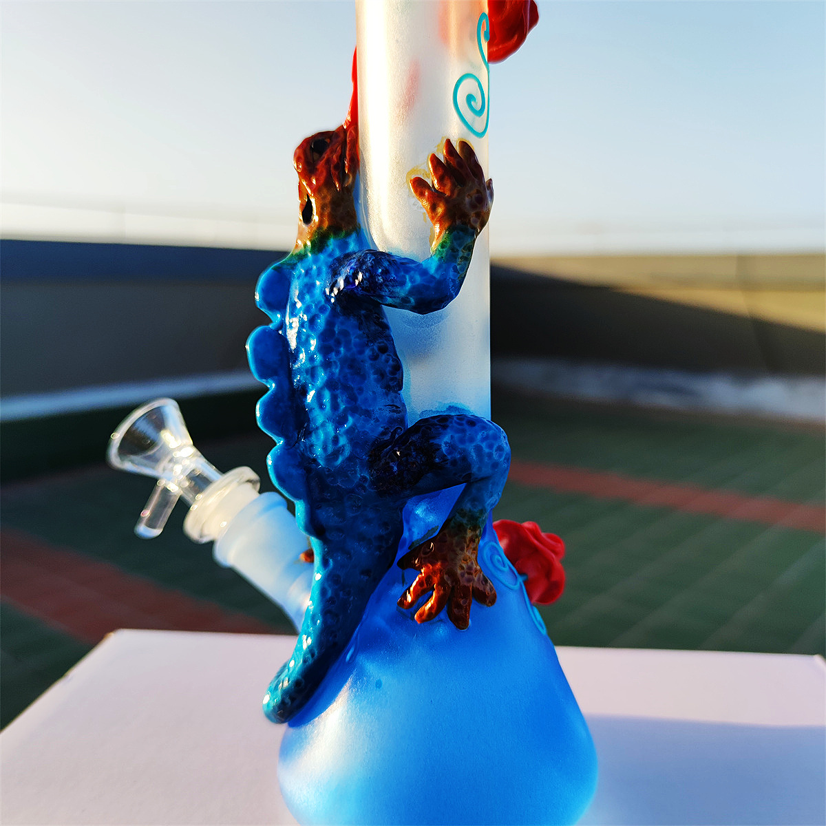 Tubo acqua in vetro da 10 pollici Bong 3D BluViolaVerde Lucertola Rose Tubi acqua in vetro Bong Dab Rig Narghilè Fumatori Bubbler Ciotola da 14 mmStelo