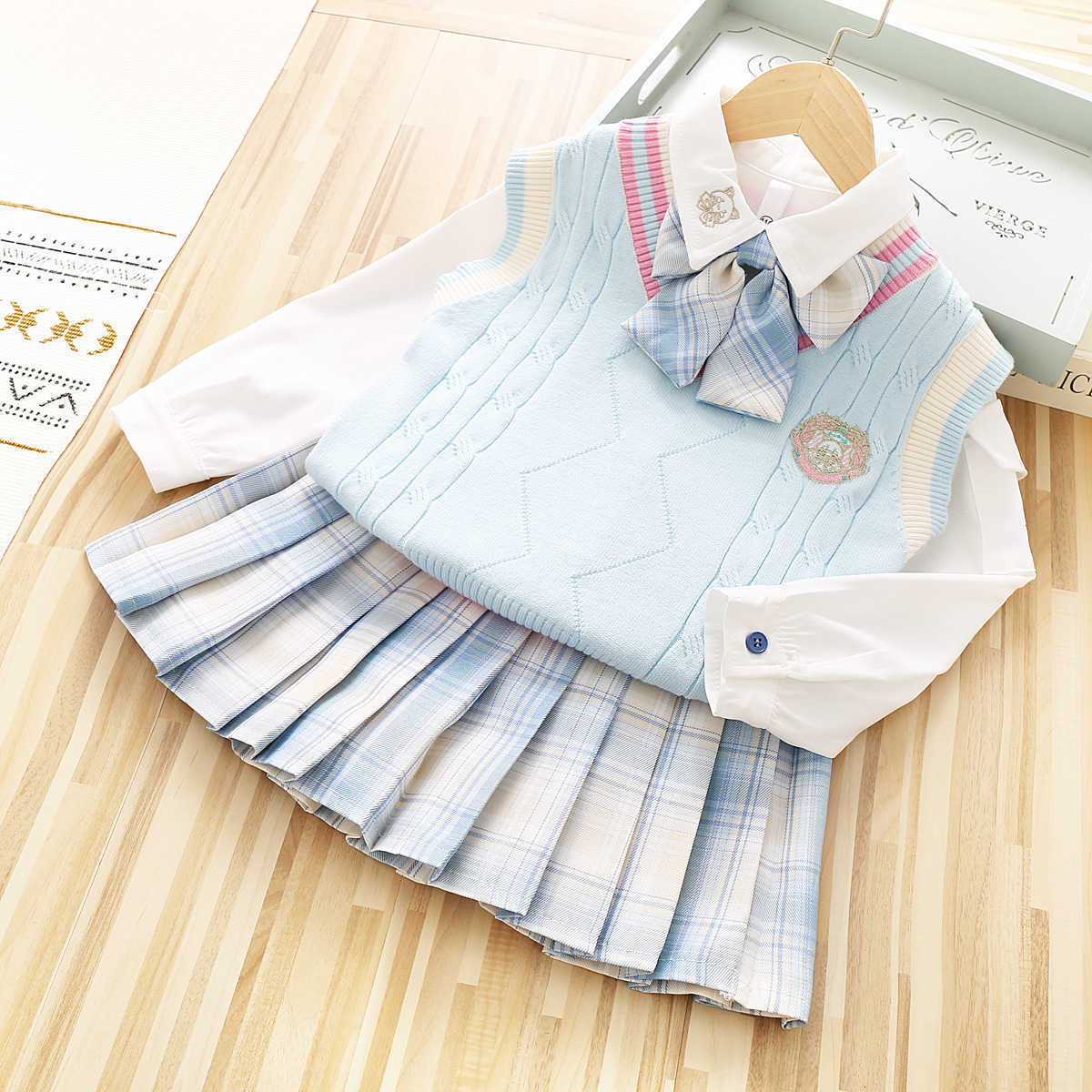 Sets Pieces Pleated Skirt Boutique Kids Clothing Set Girls JK College Style Suit Autumn Winter New Sweater Vest Doll Collar Shirt