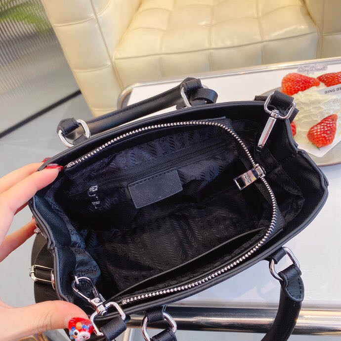 Fashion Leather Messenger Bags All-match Western-style mirror small bag women's new trendy patent leather glossy diamond sing266O