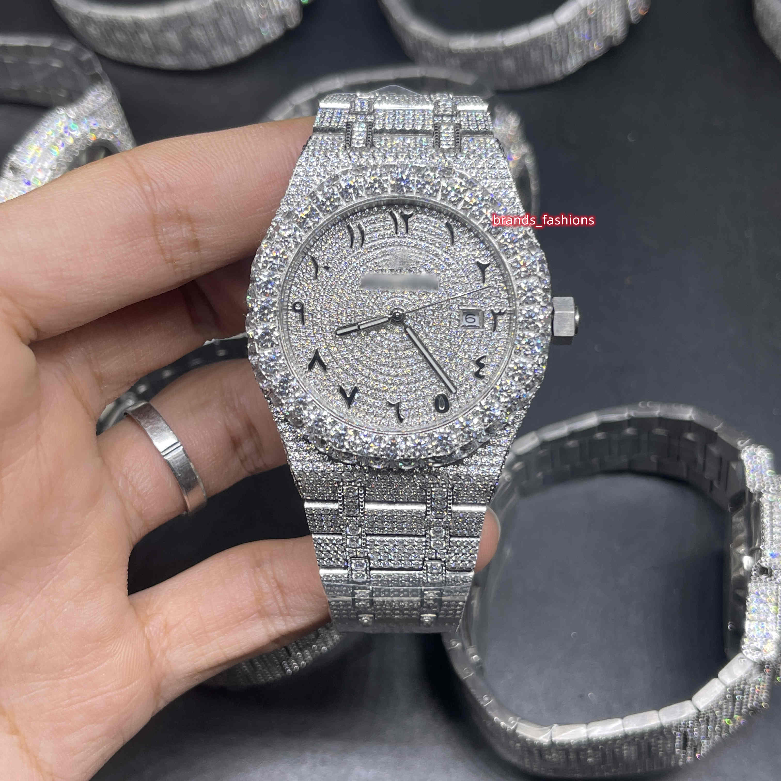 La dernière montre hip hop pour hommes en 2023, grande lunette en diamant, montre brillante galvanisée de qualité supérieure, diamants CZ, plein diamant, fac188n