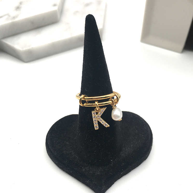 حلقات الفرقة Alphabet Rings A-Z اسم الرسالة الأولية اسم Nature Baroque Pearl Letter Zircon Stainelss Steel Ring Jewelry Fashion Gift G230213