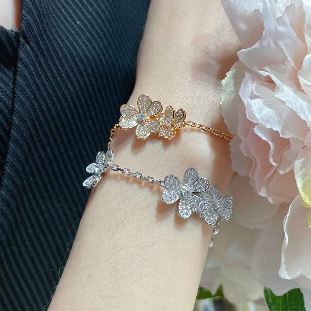 Bracelet de fleur de luxe ￠ trois feuilles Bracelet Full Aaa Zircons Heart Bangle for Women Wedding Party Fine bijoux mince Band Design