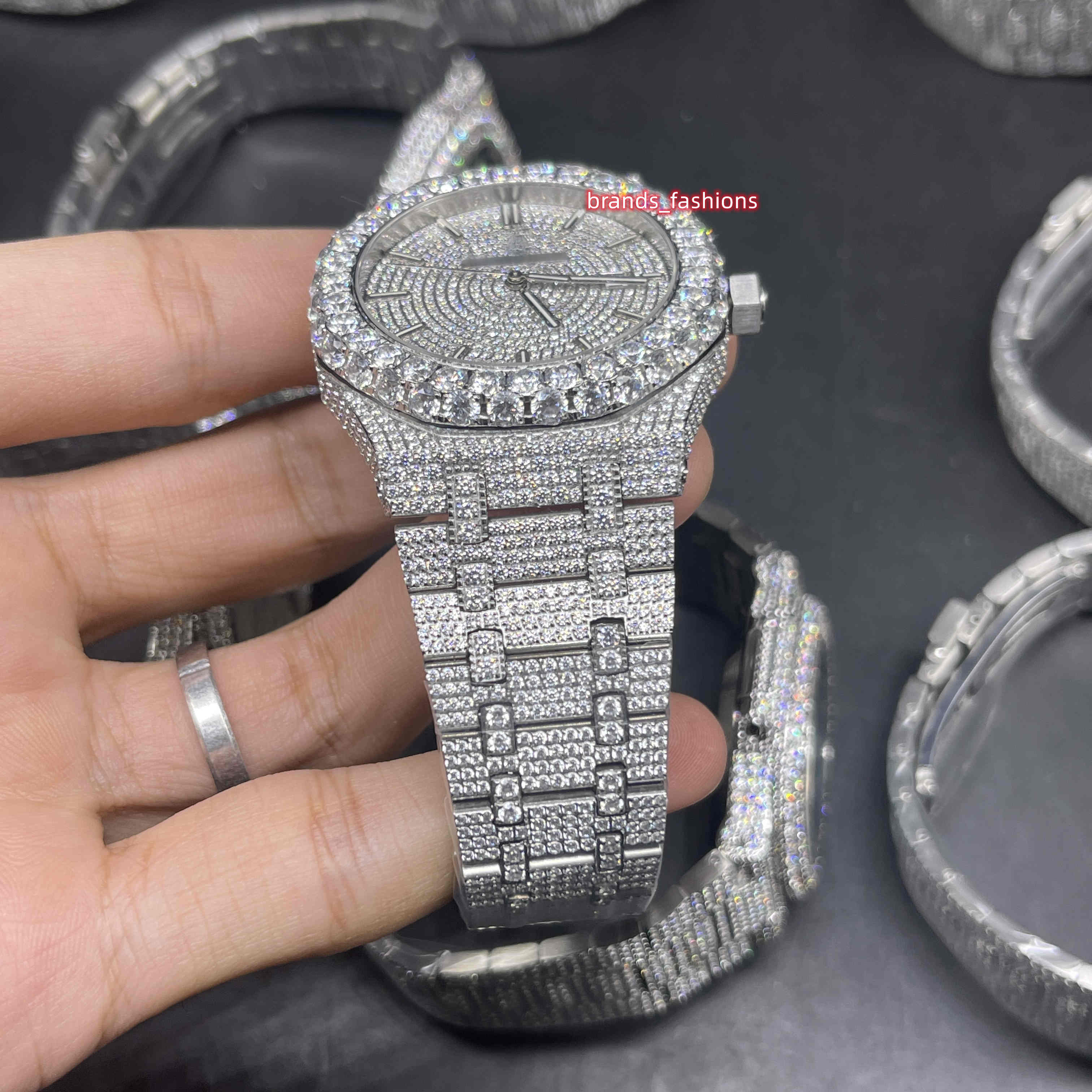 Die neueste Herren-Hip-Hop-Uhr im Jahr 2023, große Diamantlünette, hochwertige, galvanisierte, glänzende Uhr, CZ-Diamanten, voller Diamant, fac188n