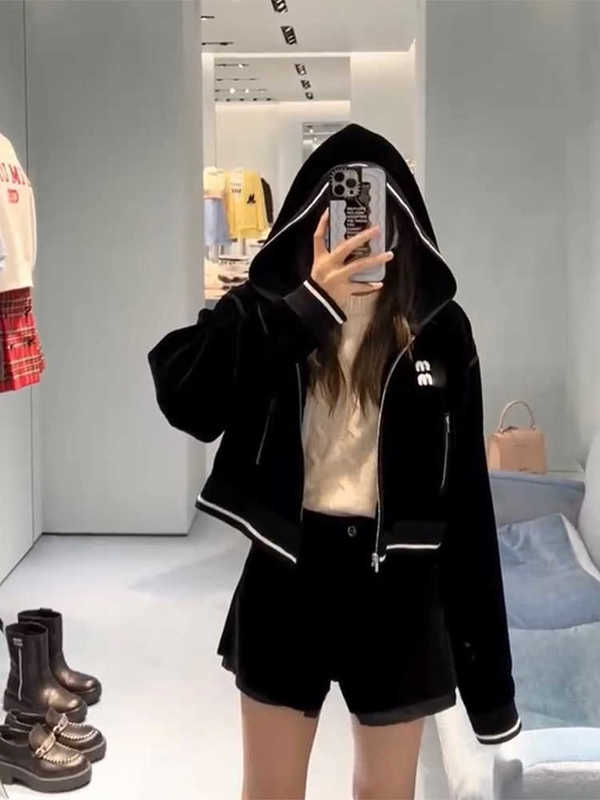 Two Piece Dress Designer Leisure sports velvet suit women's early spring 2023 new hooded sweater shorts two-piece fashion PRRS