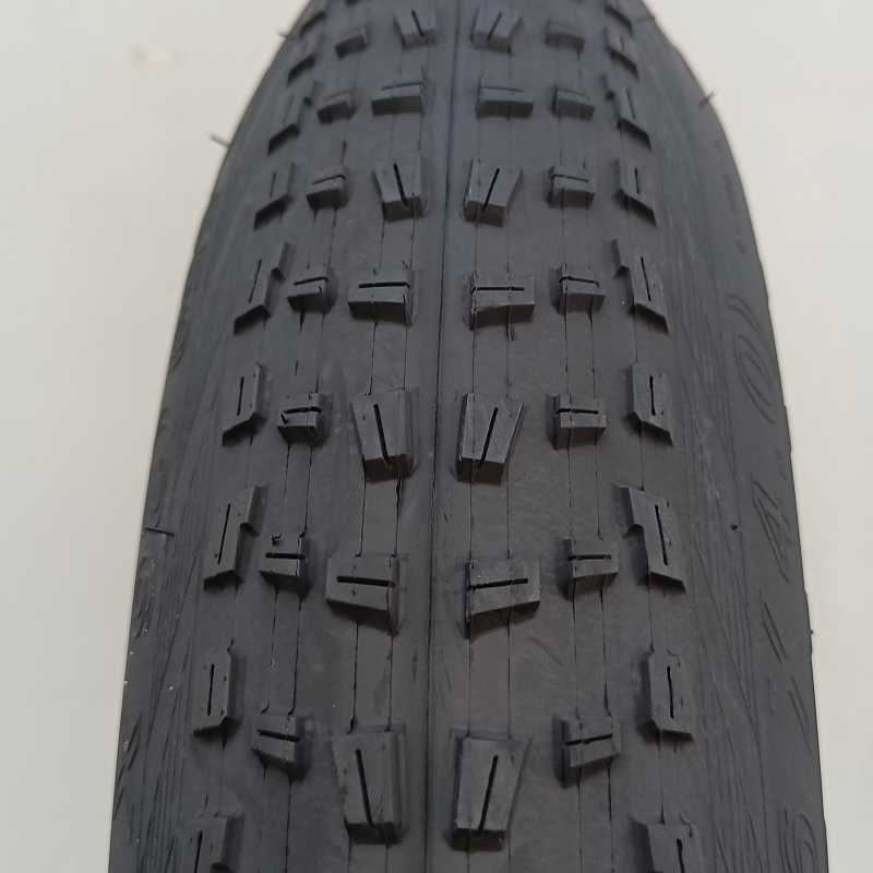 Pneus de bicicleta CST C1752 26x4.0 O pneu de bicicleta de neve grande borracha de partículas tem boa resistência à derrapagem. Bicicleta de pneu Parte 0213