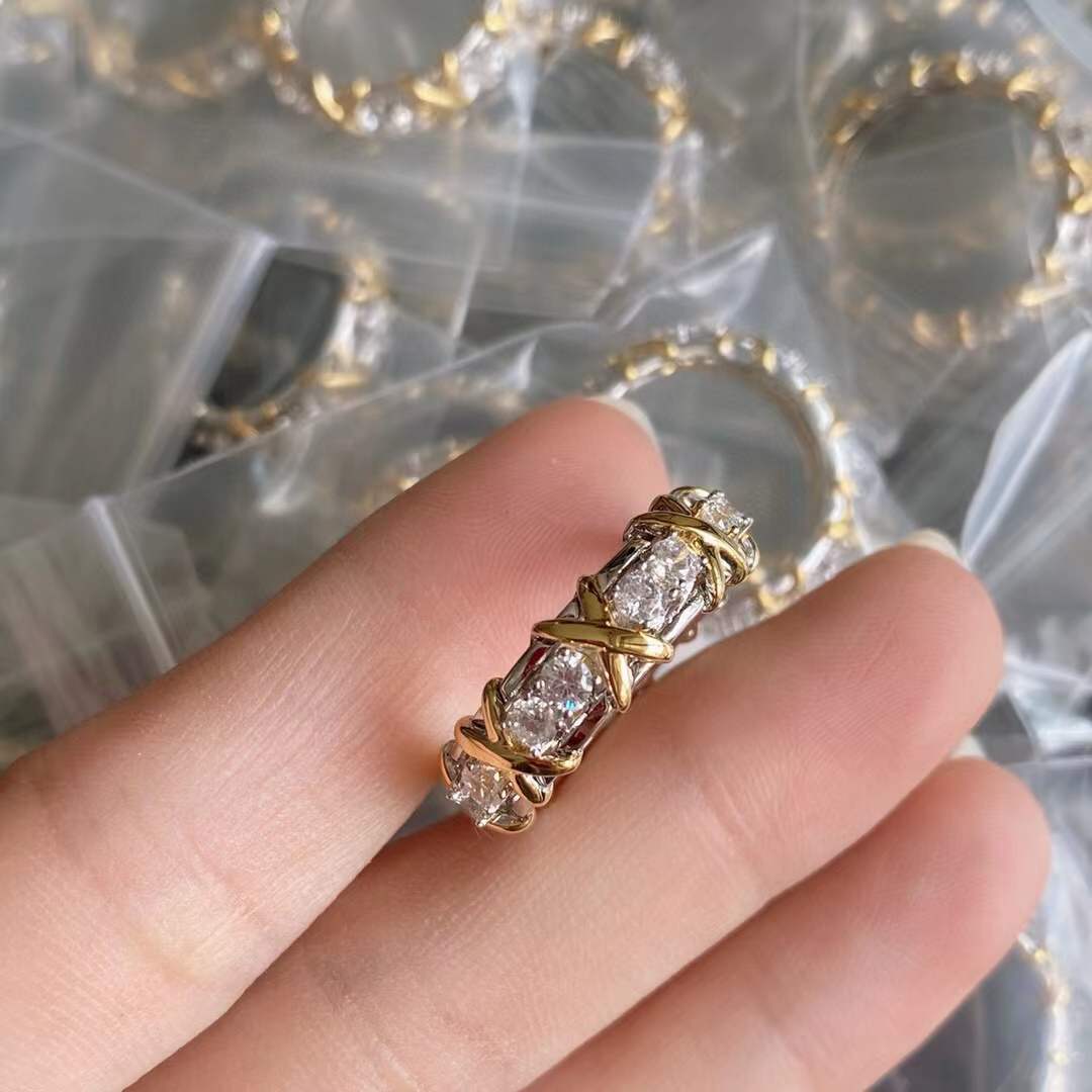 Classico marchio V placcato in oro con croce a forma di X Anello bicolore in oro con pavé di zirconi cubici in pietra Anello femminile la festa nuziale