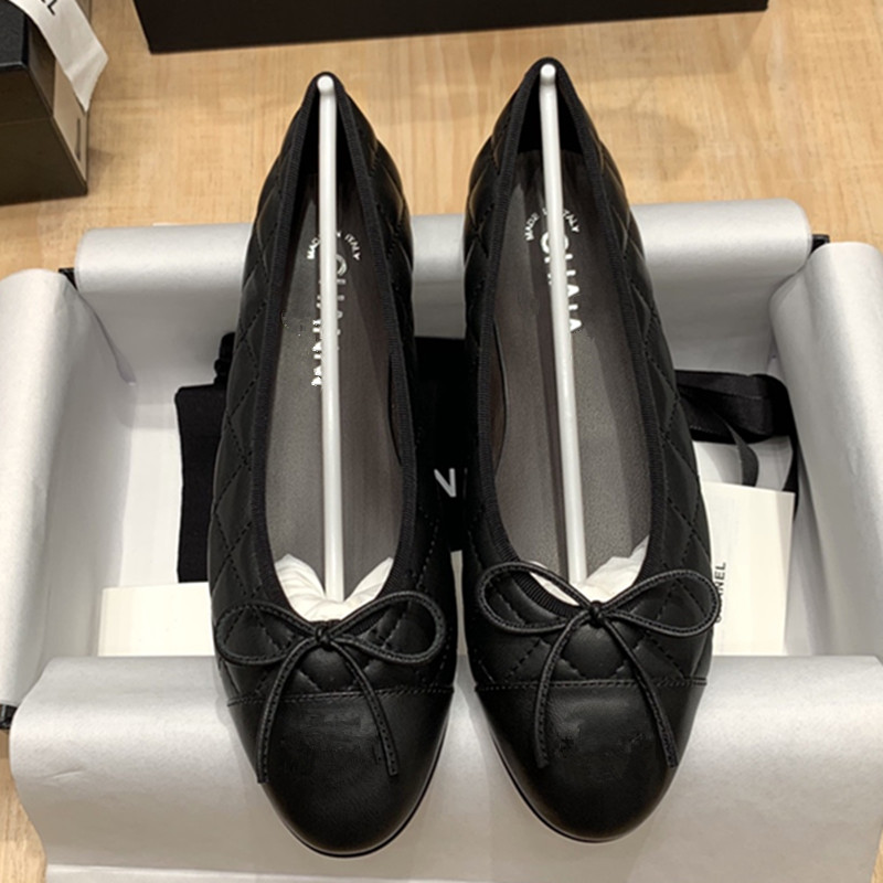 2023 designer Dress shoes Sandal Classic Cap Toe Ballet Flats Lambskin Leather bow Slip On Dance shoe Paris Quilted Ballerinas Lady women Lazy Loafers Pumps