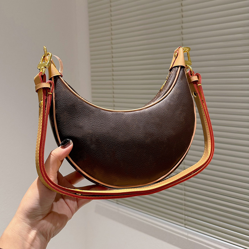 Lyxdesigner kvinnors axelväska halvmåne påse mode crossbody väska shopping handväska handväska håller väska casual slitage med läderkedja