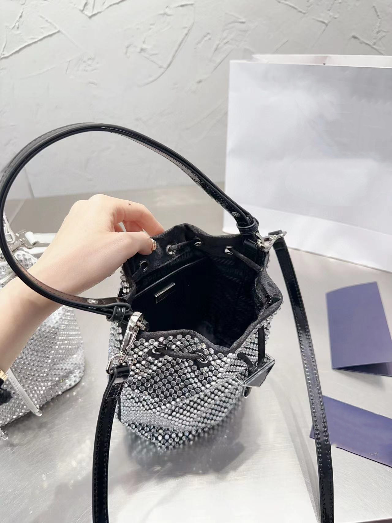 Classic bag luxury fashion designer handbags gay and bucket bag lady shoulder bag diamond jewelry clutch dinner lovely mini drill slanting across packages