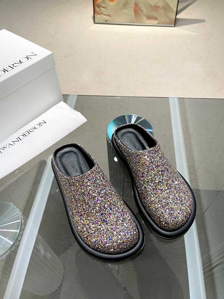 Мужские и женские тапочки JW Anderson Mules Тапочки из воловьей кожи Плоские шлепанцы Мягкие сандалии с потертостями Нейтральные повседневные шлепанцы Summer Beach Indoor Mule Размер 35-43