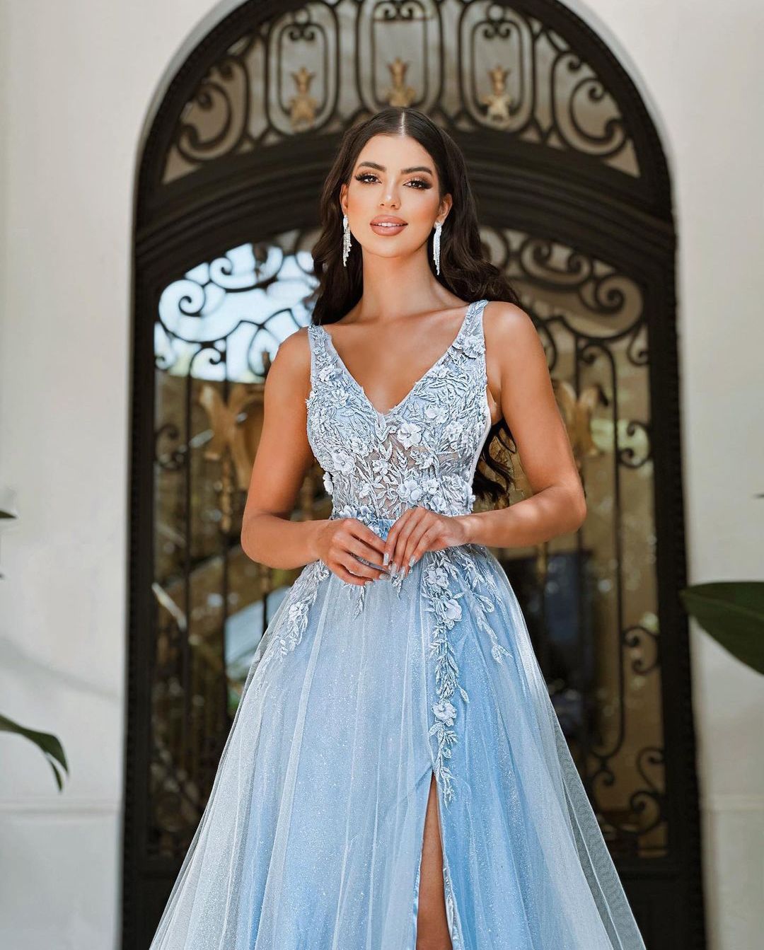 Blue A-line Prom Dresses Sleeveless V Neck Straps 3D Lace Appliques Sequins Beaded Hollow Floor Length Celebrity Side Slit Evening Dresses Plus Size Custom Made