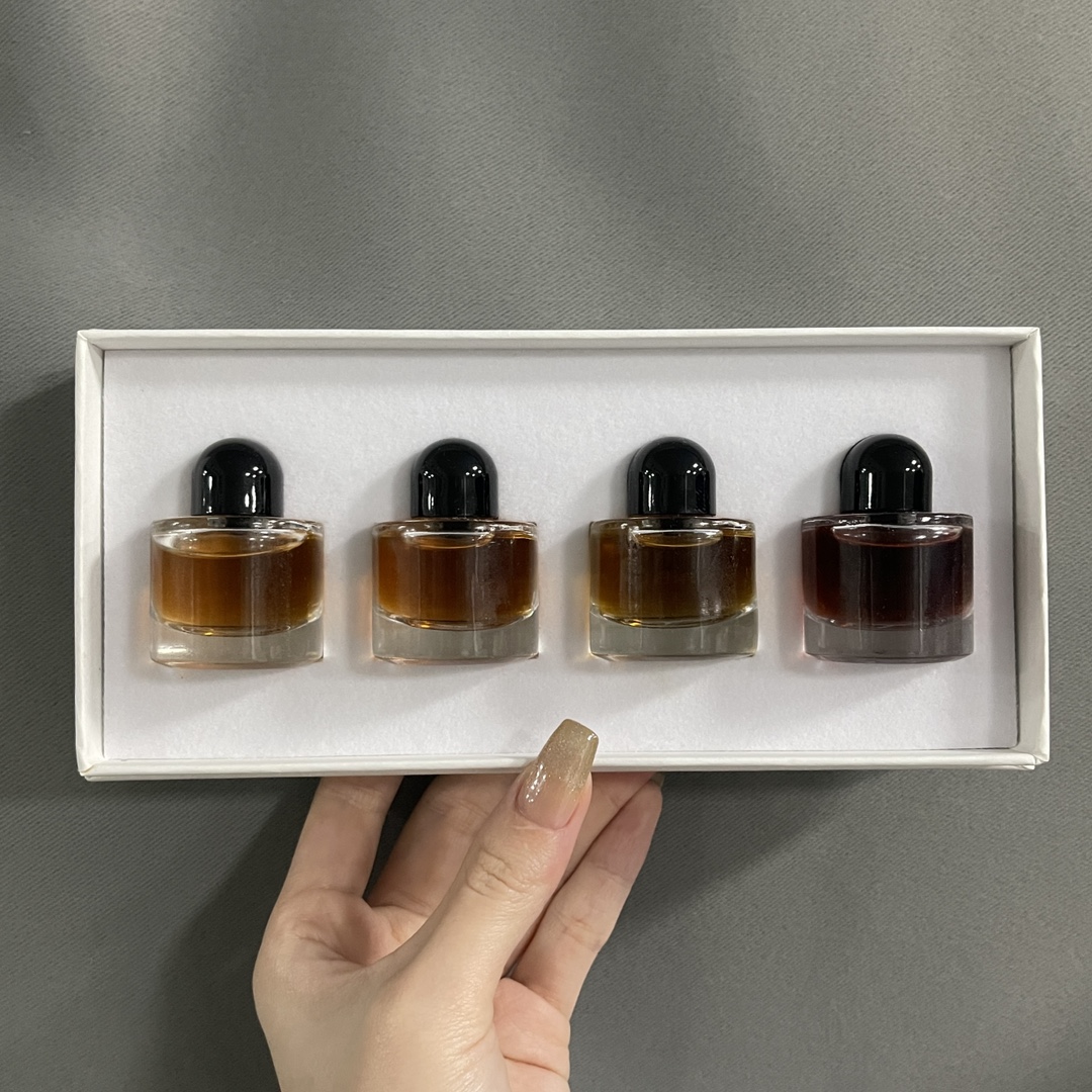 مجموعة عطر جديدة 10 مل*4 قطع دعاوى Reine de nuit Sellier Casablanca Lily Tobacco Mandarin Spray for Gift Contrait De- Parfum Oriental Notes Charming